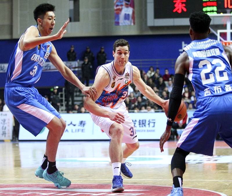 CBA常规赛上海久事队胜利大捷,助推球队士气飙升的简单介绍 CBA常规赛上海久事队胜利大捷,助推球队士气飙升的简单介绍