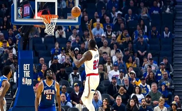 勇士碾压76人,恩比德高光表现 勇士碾压76人,恩比德高光表现