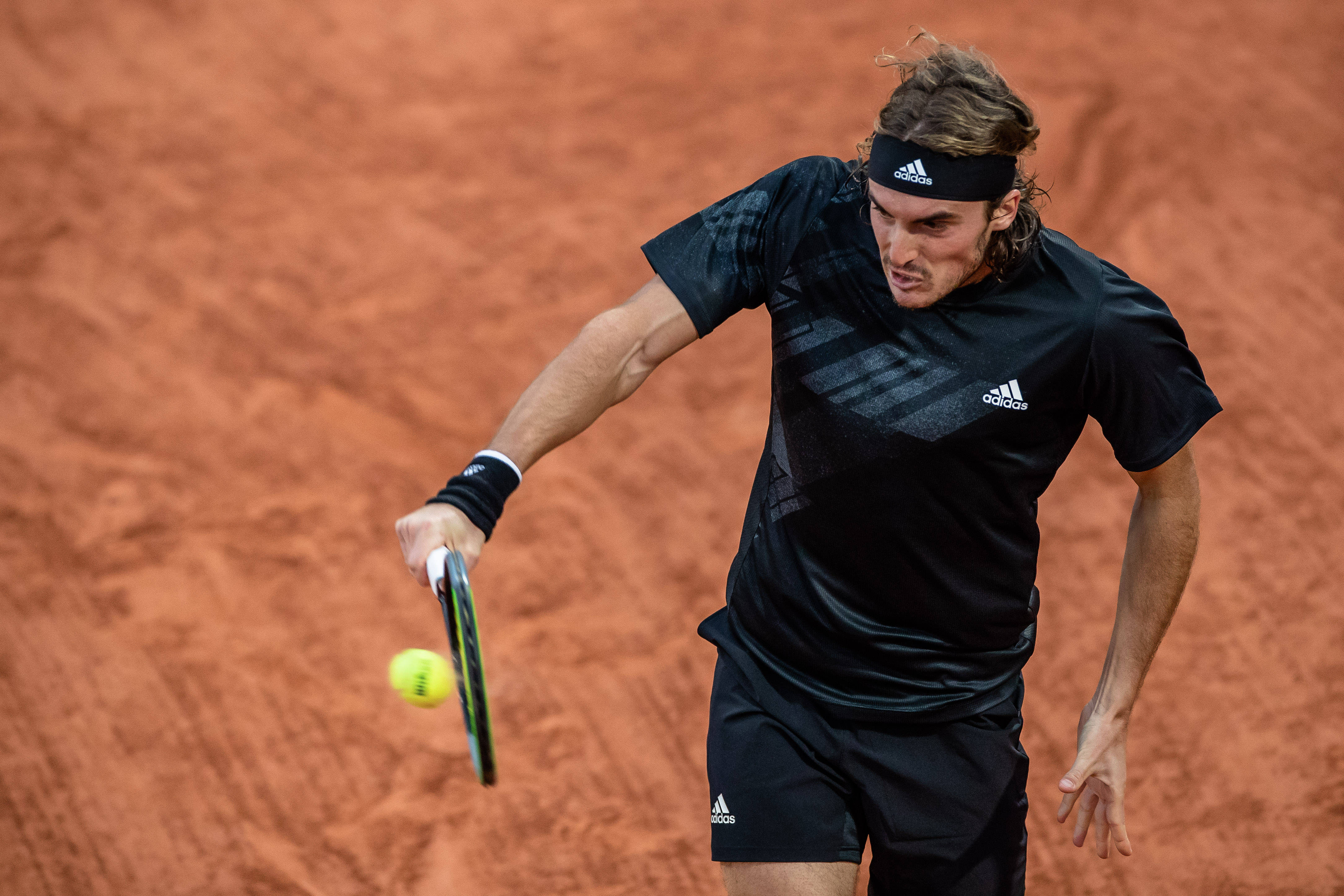 关于西班牙网球队力克意大利网球队,西西帕斯打破历史纪录的信息 关于西班牙网球队力克意大利网球队,西西帕斯打破历史纪录的信息