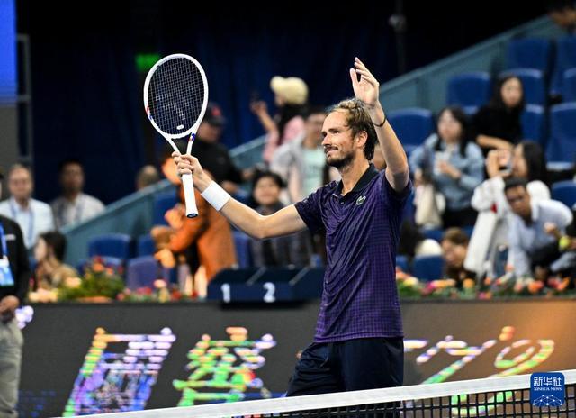 关于日本网球队轻取美国网球队,梅德韦杰夫关键制胜的信息 关于日本网球队轻取美国网球队,梅德韦杰夫关键制胜的信息