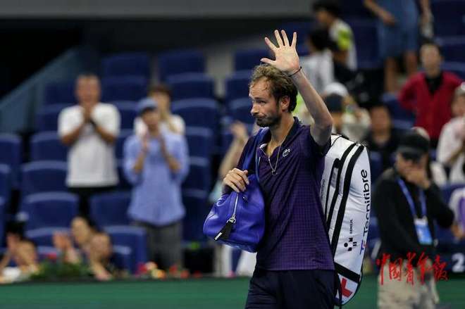 关于日本网球队轻取美国网球队,梅德韦杰夫关键制胜的信息 关于日本网球队轻取美国网球队,梅德韦杰夫关键制胜的信息