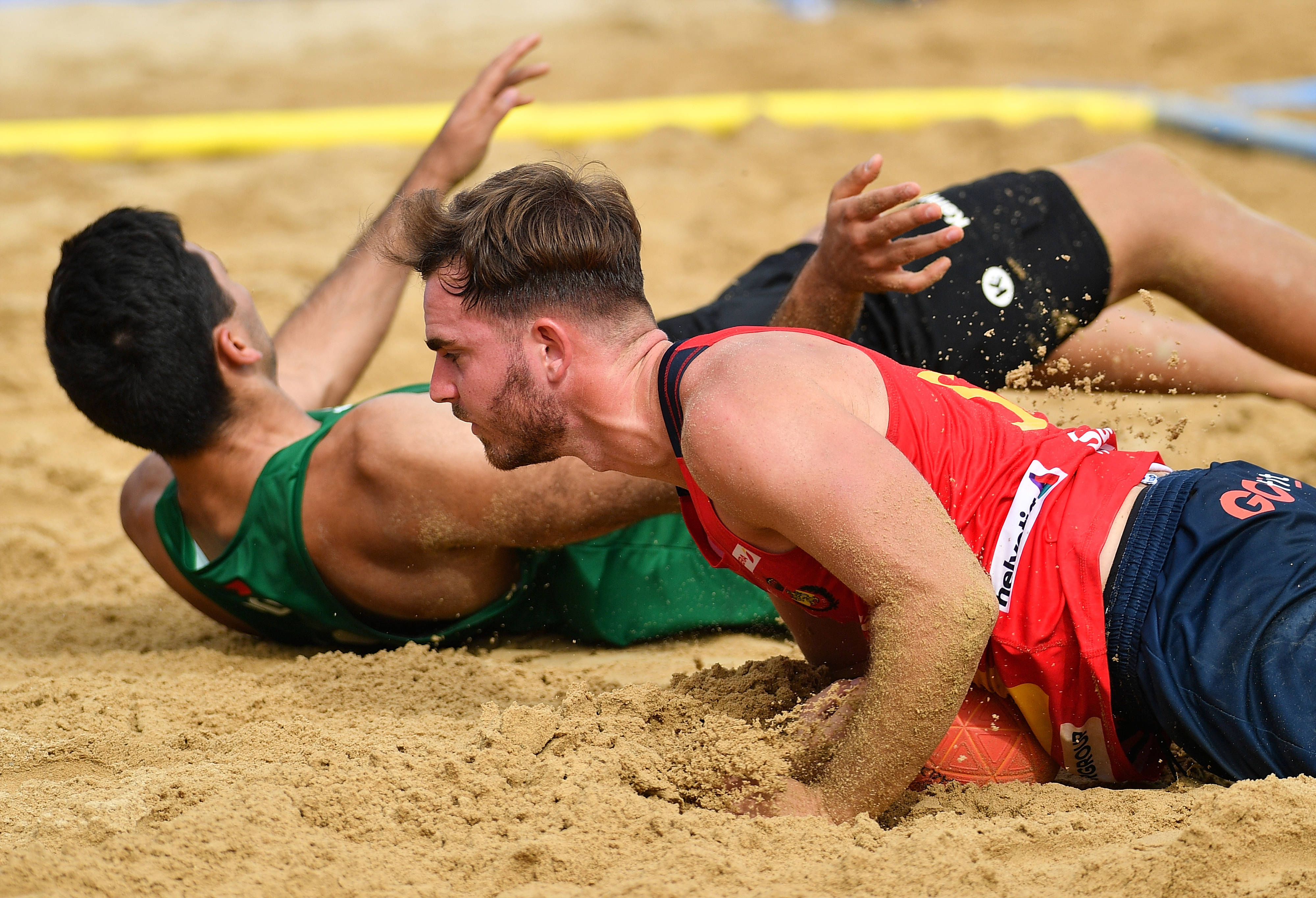 葡萄牙游泳选手击败对手获得银牌 葡萄牙游泳选手击败对手获得银牌