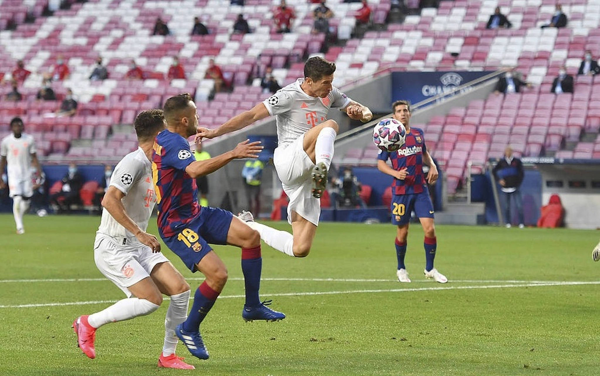 开云体育在线-拜仁横扫对手，欧洲足坛震撼大战