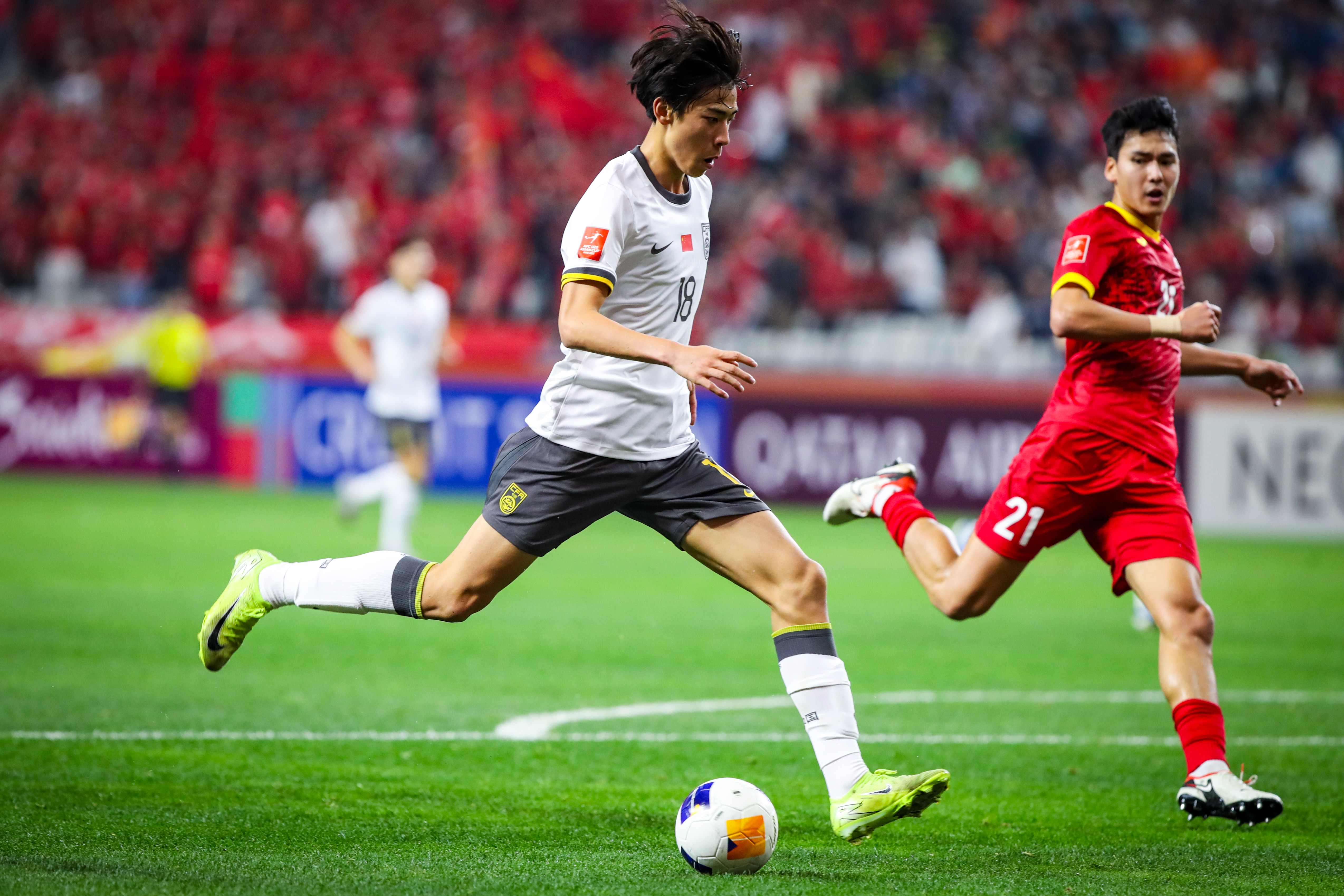 令人期待的亚洲足球巅峰对决 令人期待的亚洲足球巅峰对决