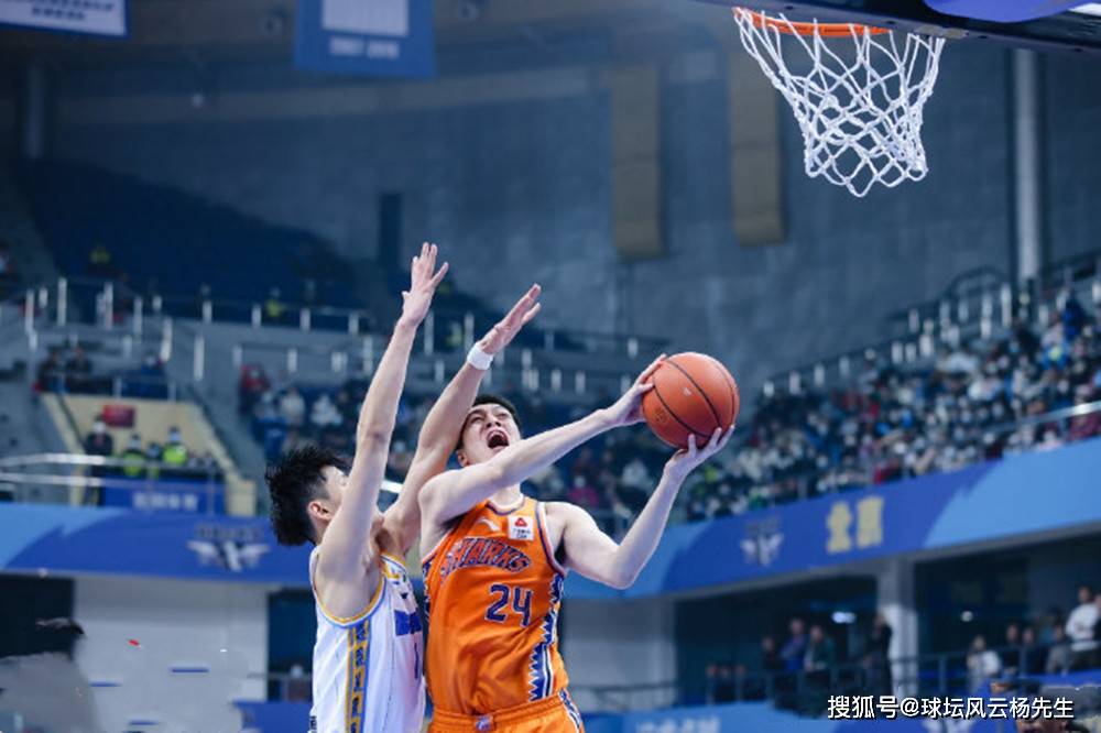 球坛精英对决，惊险一战赢得观众掌声