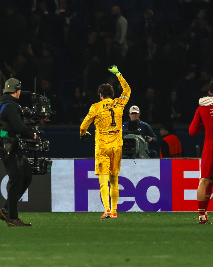 包含利物浦客场不敌，主教练承担责任的词条