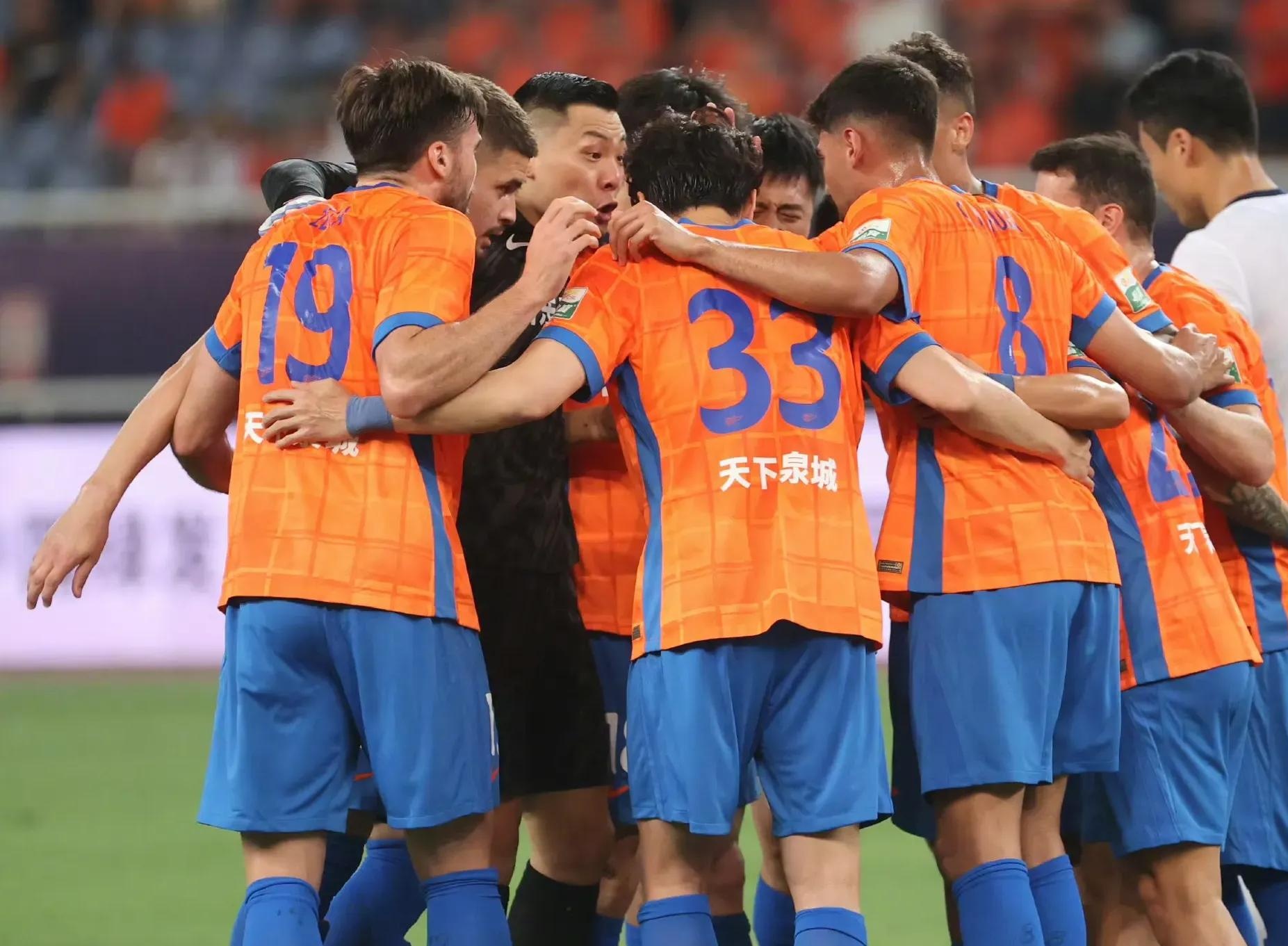 亚洲足球传奇球星重现江湖，粉丝们沸腾的简单介绍