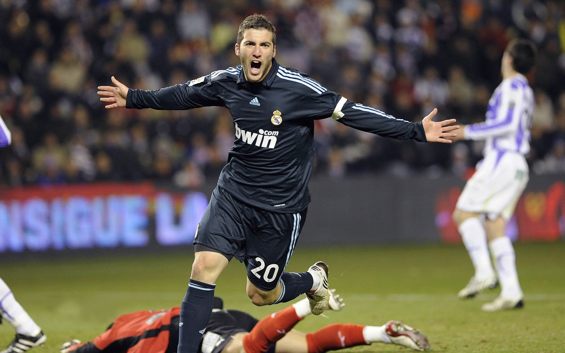 穆勒打出生涯之夜，拉齐奥压哨击败国际米兰