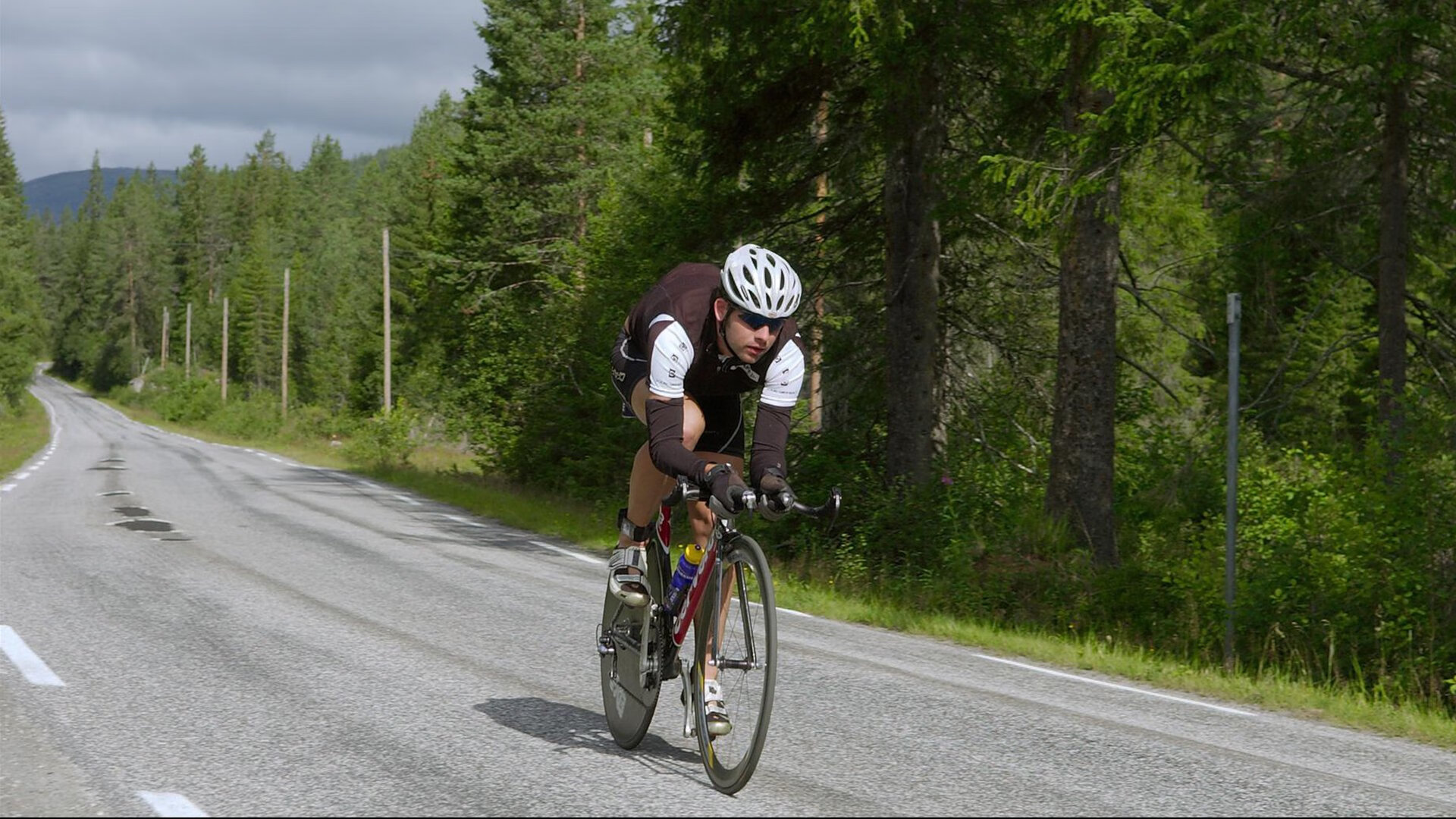 赛道上的孤勇者,米切尔扛起全队的F1街道赛之夜