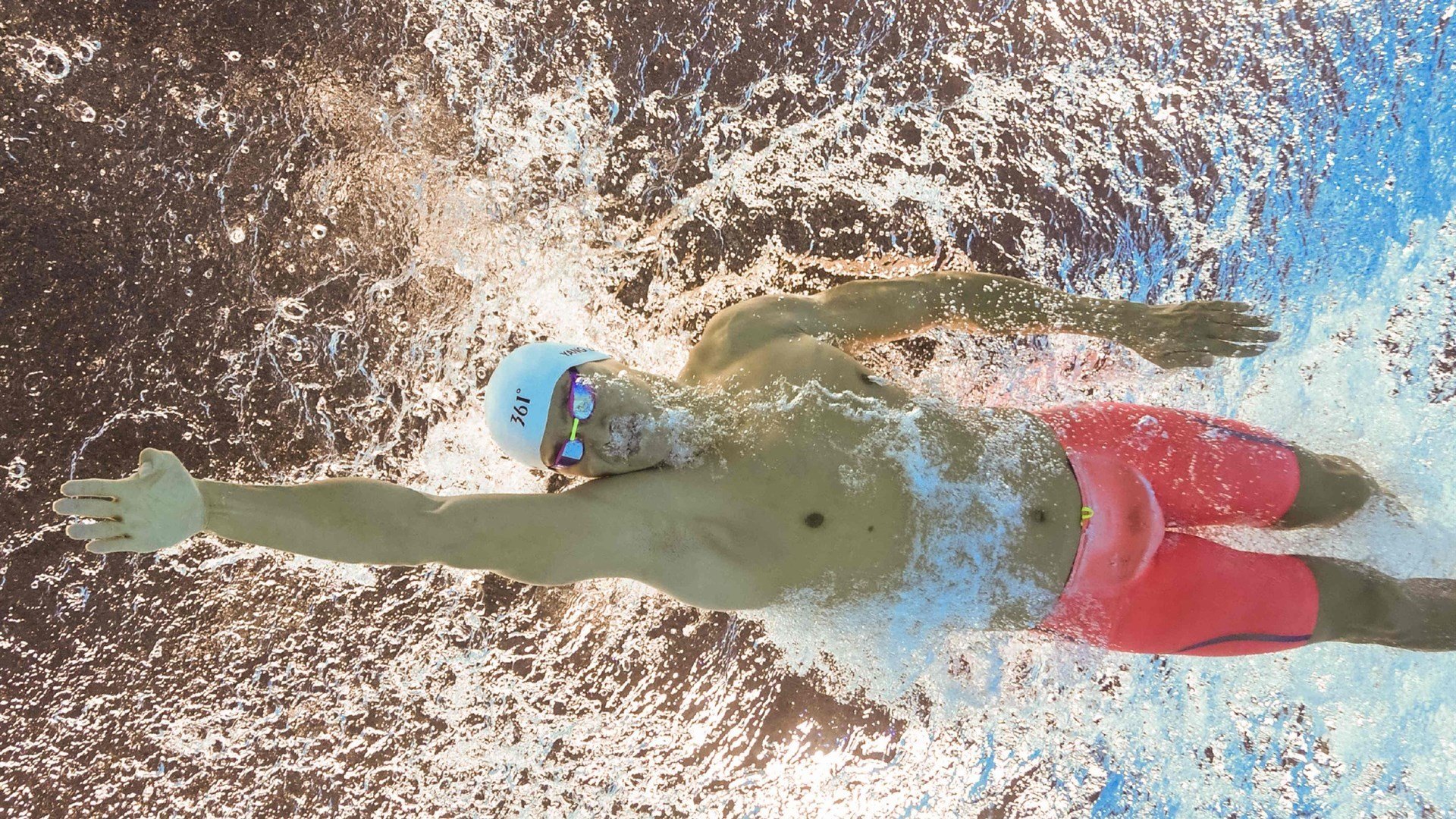 新疆队力克深圳队,马克西带动全队节奏,攻防一体展现冠军相